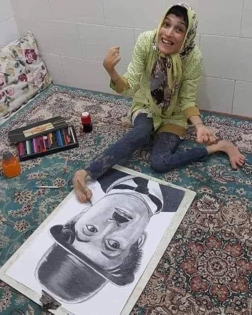 ideanrojass's tweet image. iINCREIBLE! 👏🏻👏🏻 Talento de esta mujer desarrollo grande habilidades con los pies, ya que no puede con las manos, Sea amable y califique el trabajo 🎨😍❤️👏🏻✨