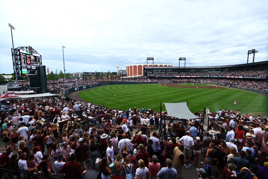 HailState's tweet photo. History made. 𝟏𝟔,𝟒𝟐𝟑 strong. 🔥

A new NCAA all-time on-campus attendance record! 

#HailState🐶 | #SBW23 https://t.co/CKQWg1lAKK