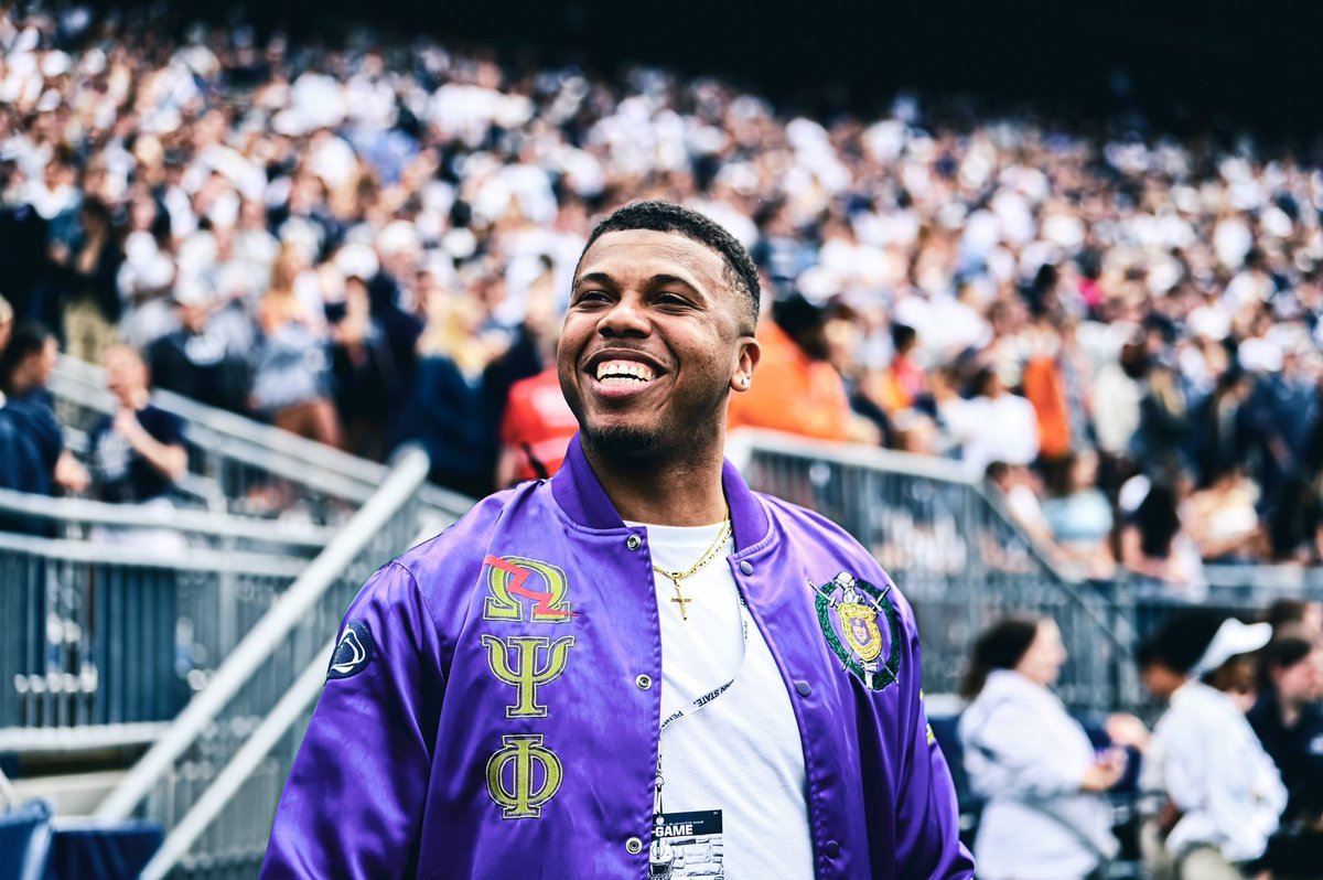 PennStateMBB's tweet image. Mr. Penn State himself taking in the Blue-White game 🫡🦁 @mylesd12_ 

#WeAre