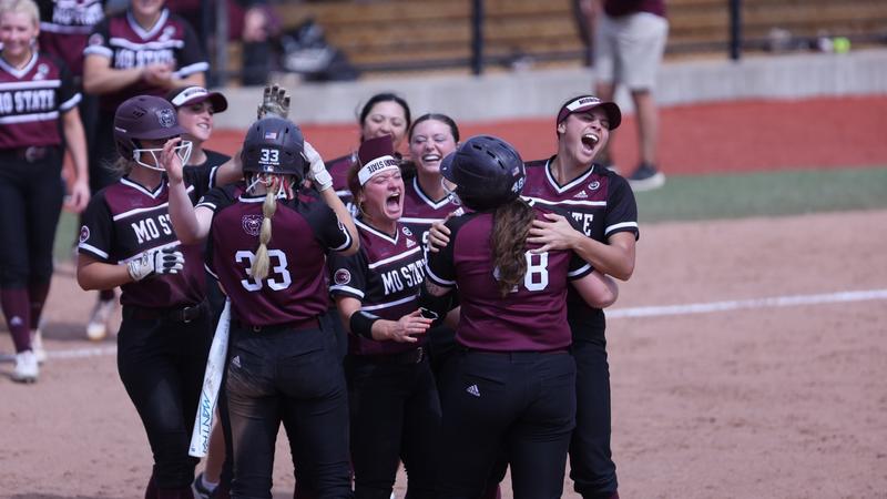 Softball Bears Walk It Off Again to Clinch Series Over UIC bit.ly/3A1ytFT