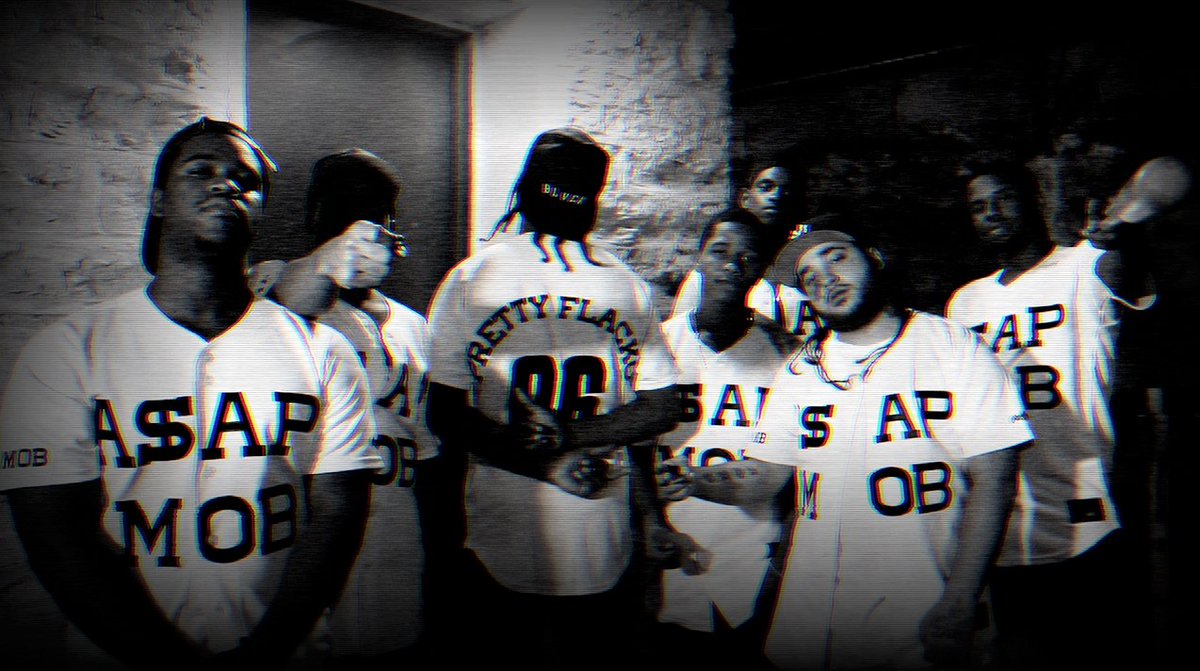I just asked #BodegaBamz the story behind this photo (with @ZOMBIEJuicee, @asvpxrocky, @ASAPferg, @MeechIsDEAD and ASAP Yams). The fourth slide is of Bamz' front door.