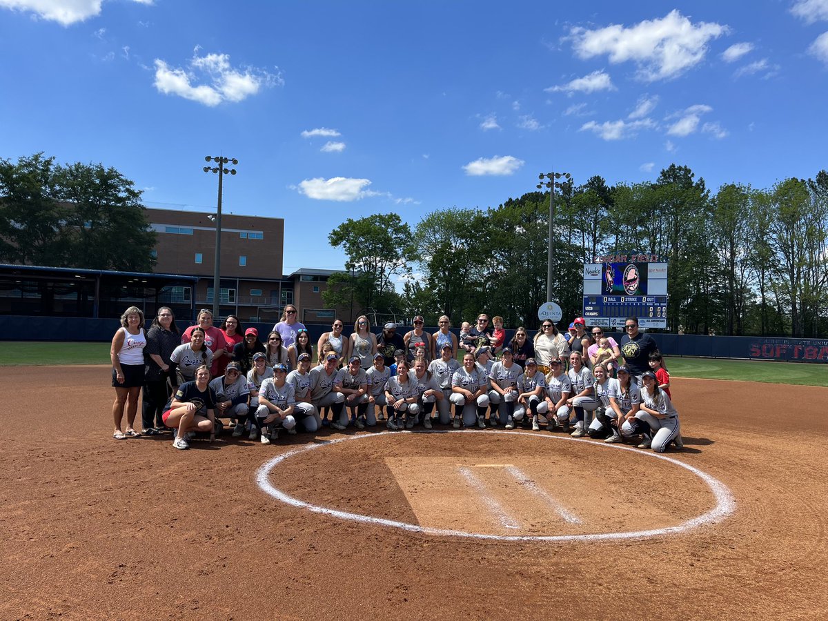 CSUCougarsSB's tweet photo. What a special day seeing The Sisterhood back at Cougar Field. So awesome to see and hear all the stories and memories that were made here. And two more victories add to the list. 

#AlumniDay2023
#ForEachOther
#THESisterhood https://t.co/49kP6j0tvA