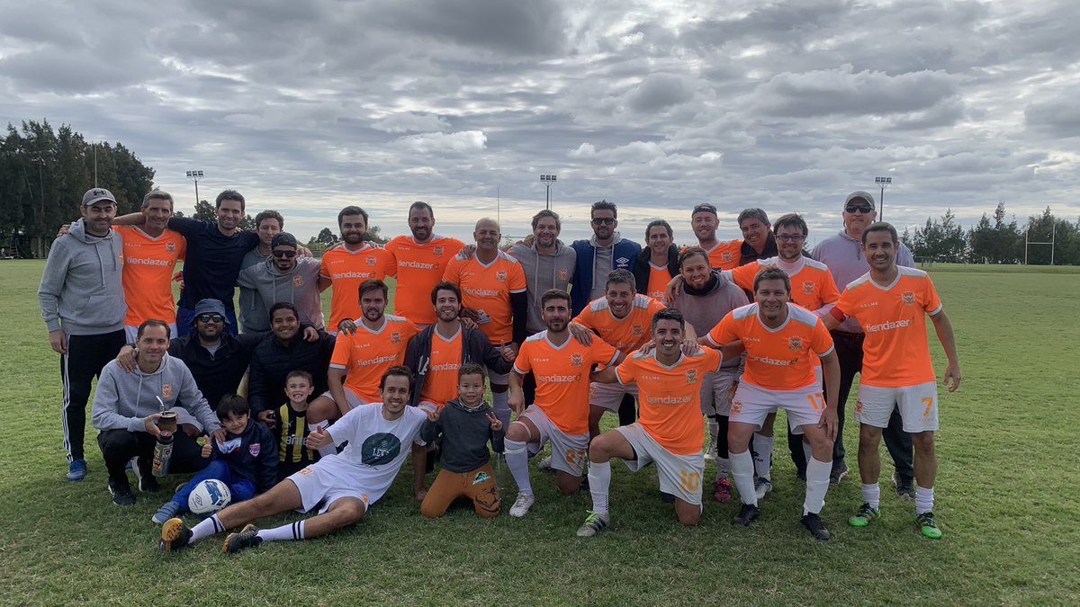 Fue victoria naranja 2- 1 ante @ceibosfutbol por la categoría presenior.
Los dirijidos por @ricardo_quintana_mobilio arrancaron el año con el pie derecho en la divisional, ese es el camino💪🏼 🧡

⚽️ <a href="/chispadelrio/">yadi10</a> 
⚽️ <a href="/PabloArevalo79/">Pablo Arévalo</a> 

#vamowolframiodemicorazon