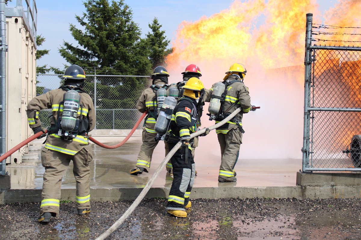 DerekMalynyk's tweet photo. Dundalk Fire participated in live fire training today at Georgian College in Owen Sound. 🔥

Joint training with Dundalk Fire, West Grey Fire and Inter Township Fire.

Great job to all firefighters! https://t.co/fYgqCygsYh