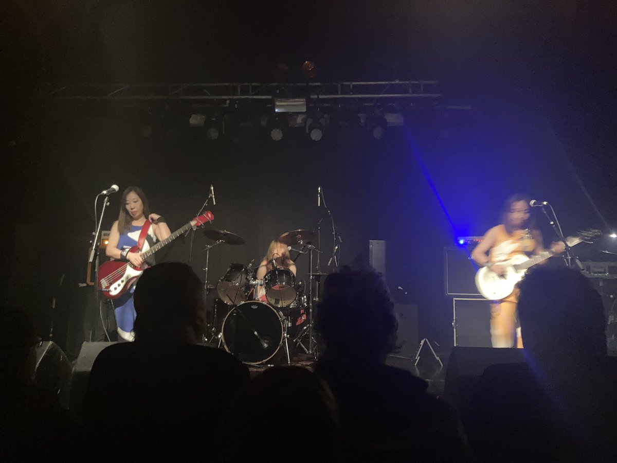 SimonxSmith's tweet photo. Let’s ナイフ! ロンドンの少年ナイフショーを見た。楽しかったです！＃少年ナイフ #shonenknife https://t.co/QXdAaCkIov