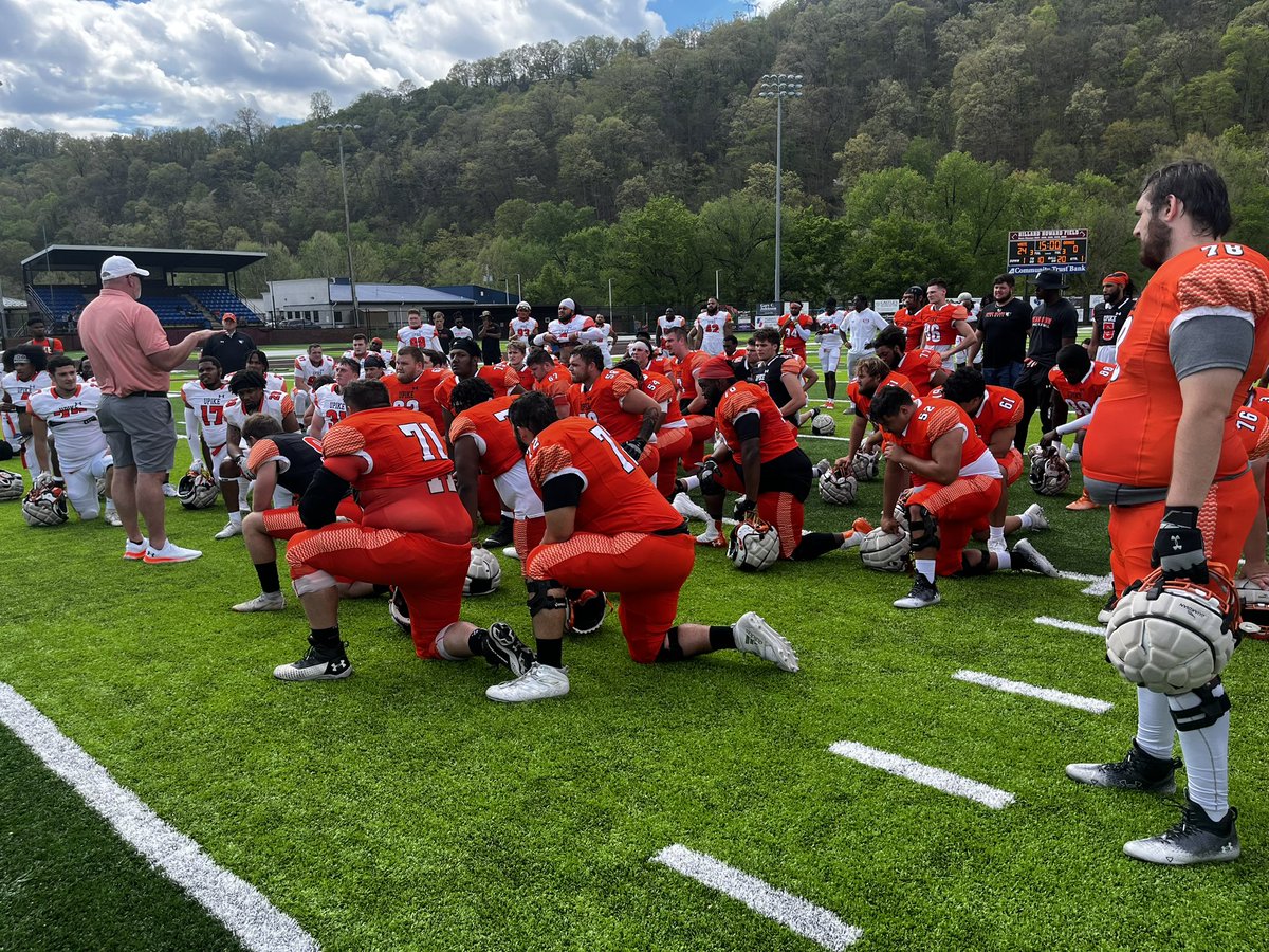 UPIKEFOOTBALL's tweet photo. Great Spring Ball! Amazing spring game! Thank you to all the recruits, fans, and friends who came out to support the Bears!

#BearDown https://t.co/NtK76Uq86N