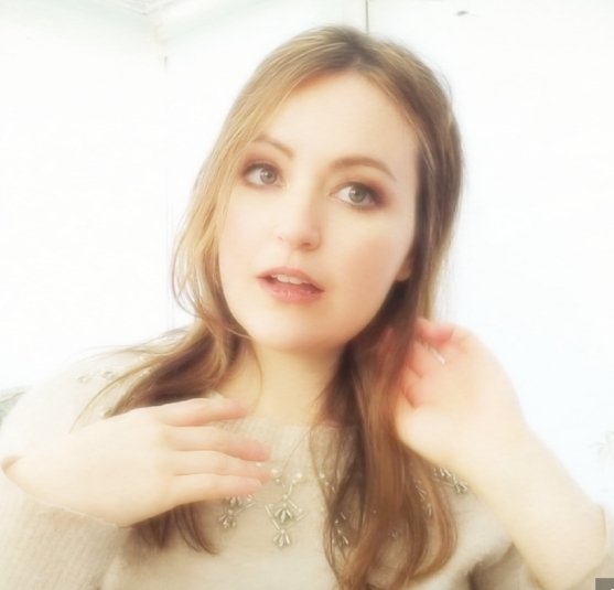 Why not switch up your look by welcoming/banishing a demonic possession? Follow @glitzyghosthunt for more tips and tricks.