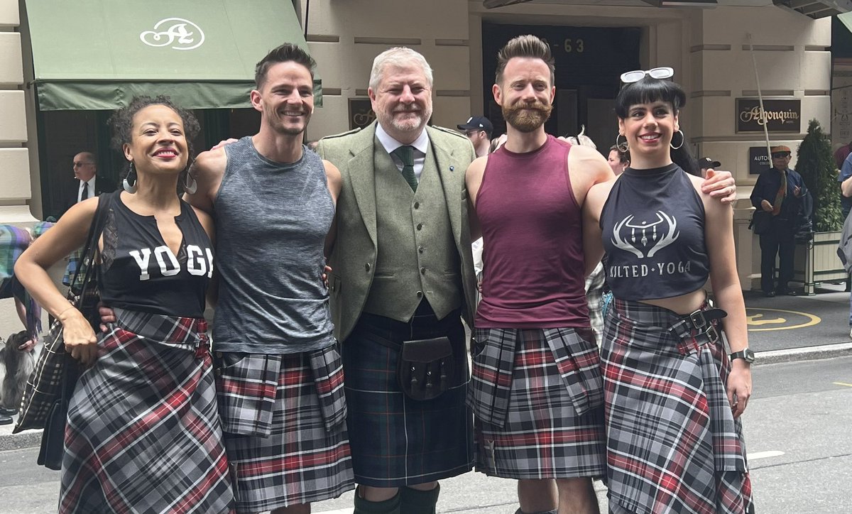 Delighted that <a href="/NYCMayor/">Mayor Zohran Kwame Mamdani</a> Eric Adams joined the Tartan Day parade in New York City. Many thanks to the NYPD, all organisers and the thousands of participants in the fantastic celebration. #TartanDay #scotland #NYC 🏴󠁧󠁢󠁳󠁣󠁴󠁿🇺🇸