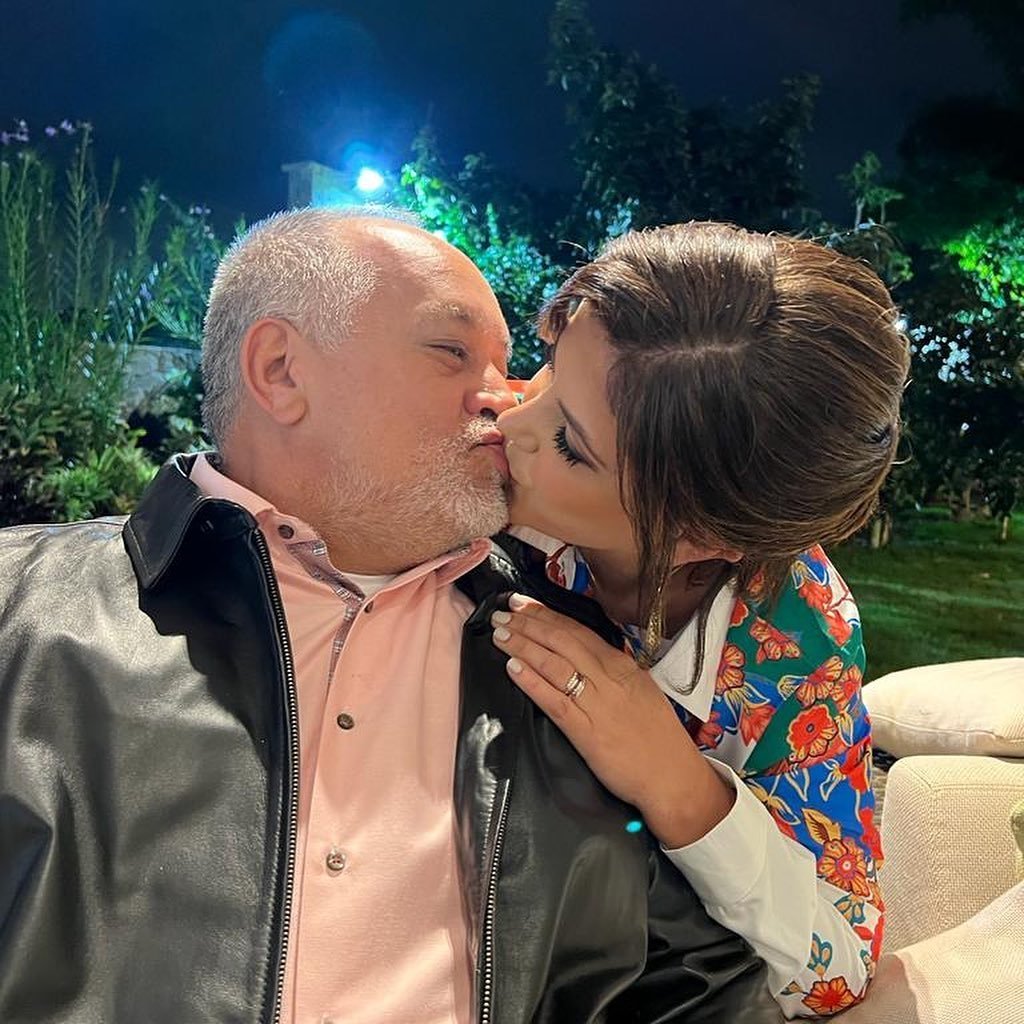 Marleny Contreras (@marlenycdc_) on Twitter photo La FAMILIA es punto inicial y final de todo.
¡El Amor Verdadero! ❤️
Te Amamos <a href="/dcabellor/">Diosdado Cabello R</a> 😍 Feliz Cumpleaños 🎊 Dios te Bendiga y te de mucha salud y vida para seguir compartiendo juntos. 🙏
¡Dios Bendiga a todas las familias de Venezuela! 🙏 La FAMILIA es punto inicial y final de todo.
¡El Amor Verdadero! ❤️
Te Amamos <a href="/dcabellor/">Diosdado Cabello R</a> 😍 Feliz Cumpleaños 🎊 Dios te Bendiga y te de mucha salud y vida para seguir compartiendo juntos. 🙏
¡Dios Bendiga a todas las familias de Venezuela! 🙏