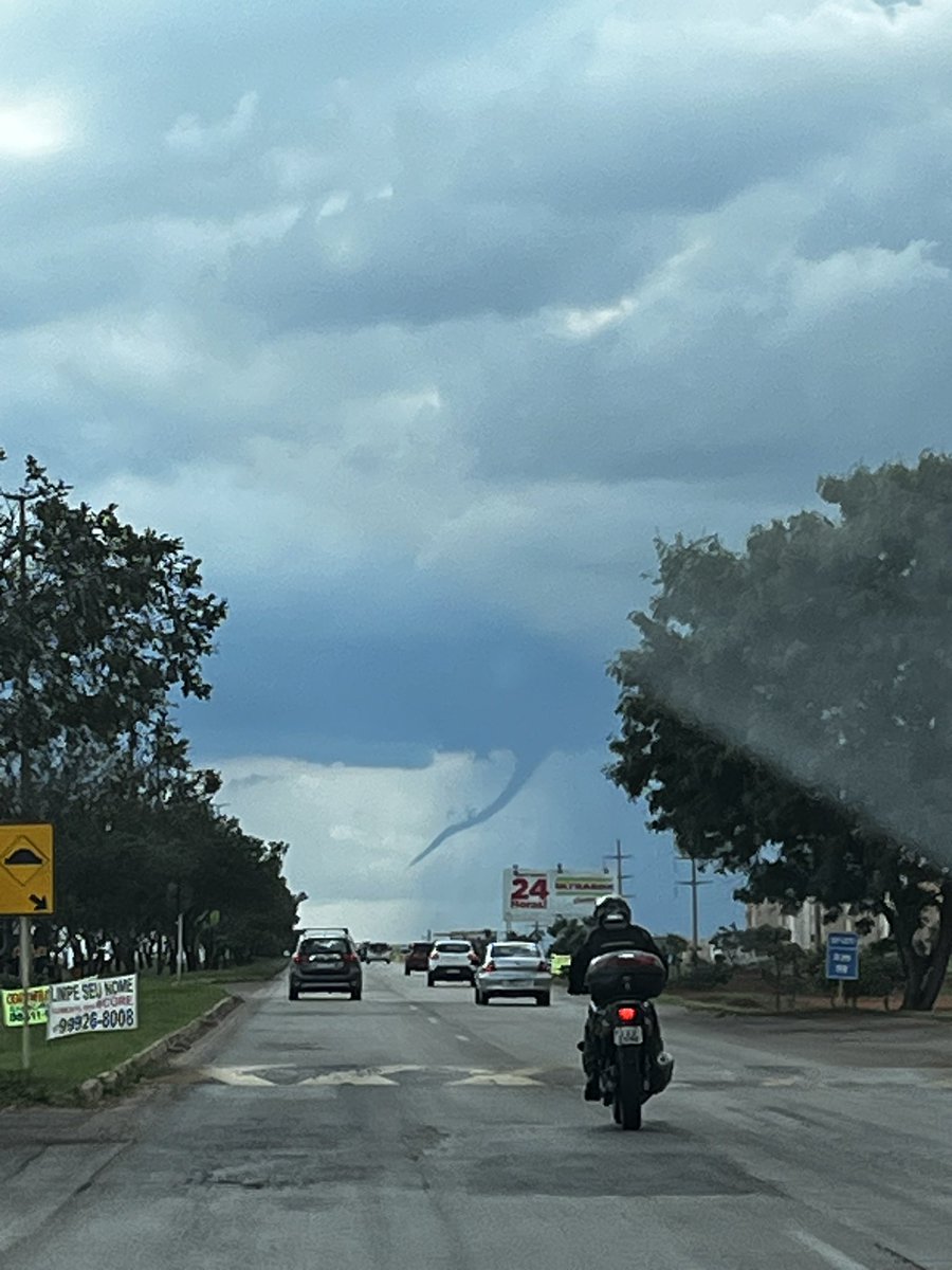jaireko_'s tweet image. Até tornado nós tivemos hoje, no DF. Vcs viram? #df2