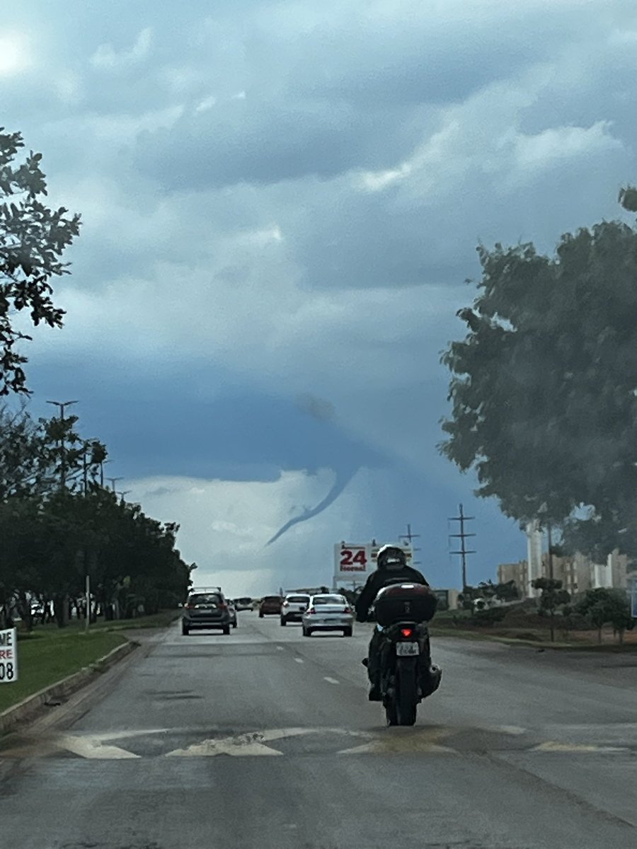 jaireko_'s tweet image. Até tornado nós tivemos hoje, no DF. Vcs viram? #df2