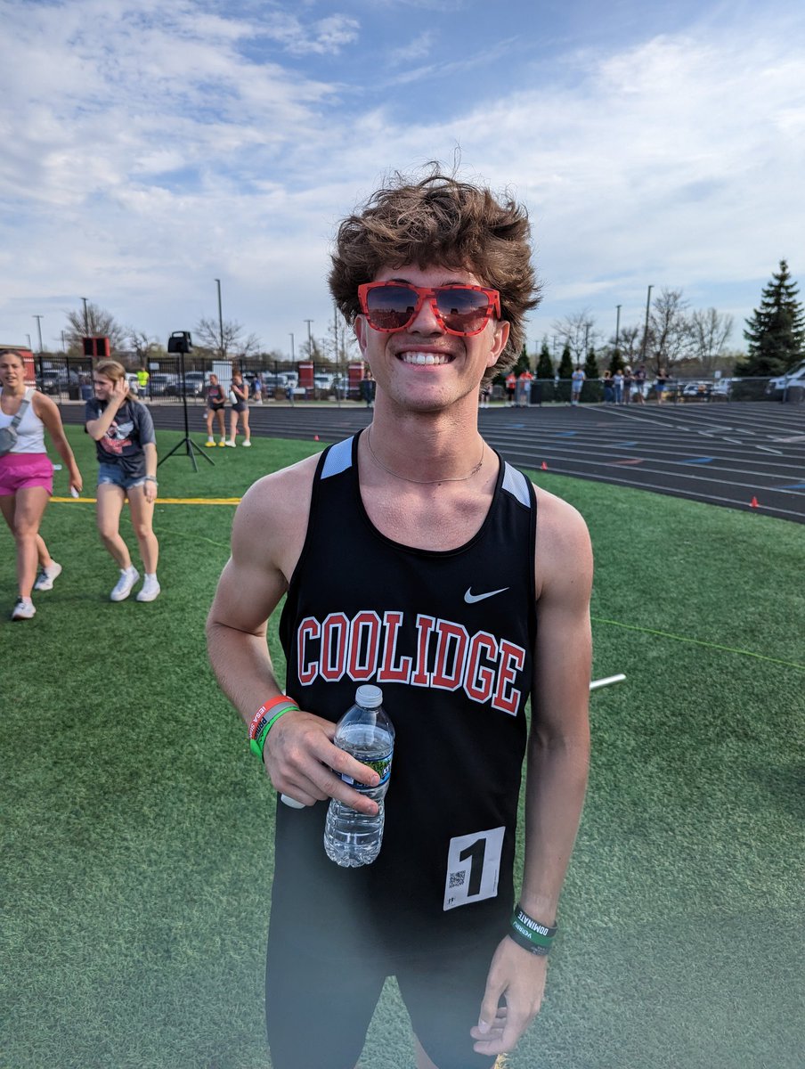 He's not a Pack kid but Landon Harris deserves a huge shout today. The IESA XC state champ absolutely demolished the field today to run 4:32.4! The IESA all time state record is 4:31.75 held by Kevin Havel. He'll be at Distance Night next Saturday! @MileSplitIL <a href="/ILXCTF/">Illinois HS XC/TF</a>