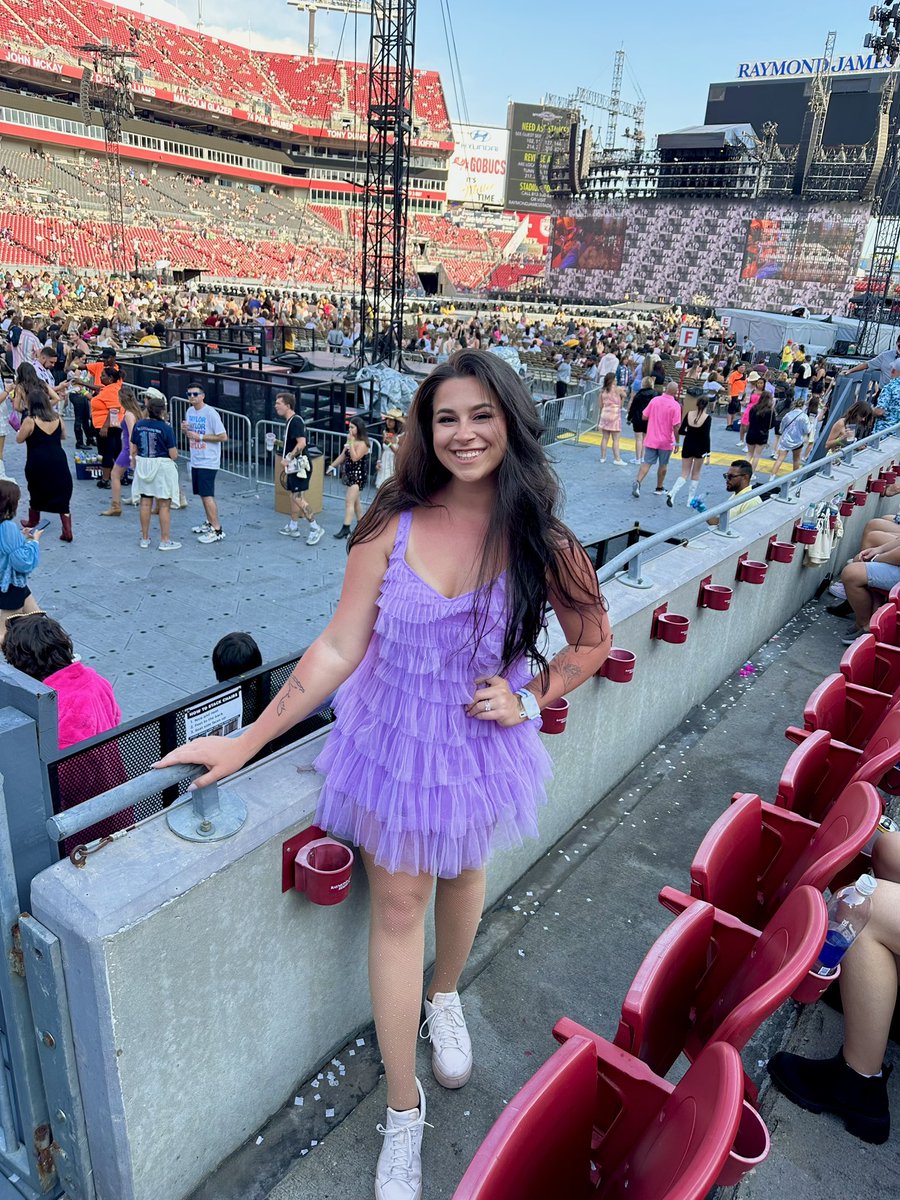 RachelWallbrown's tweet photo. THANK YOU @CapitalOne @taylornation13 #TSxCapitalOne #TampaTheErasTour https://t.co/NzJeMUmLvo