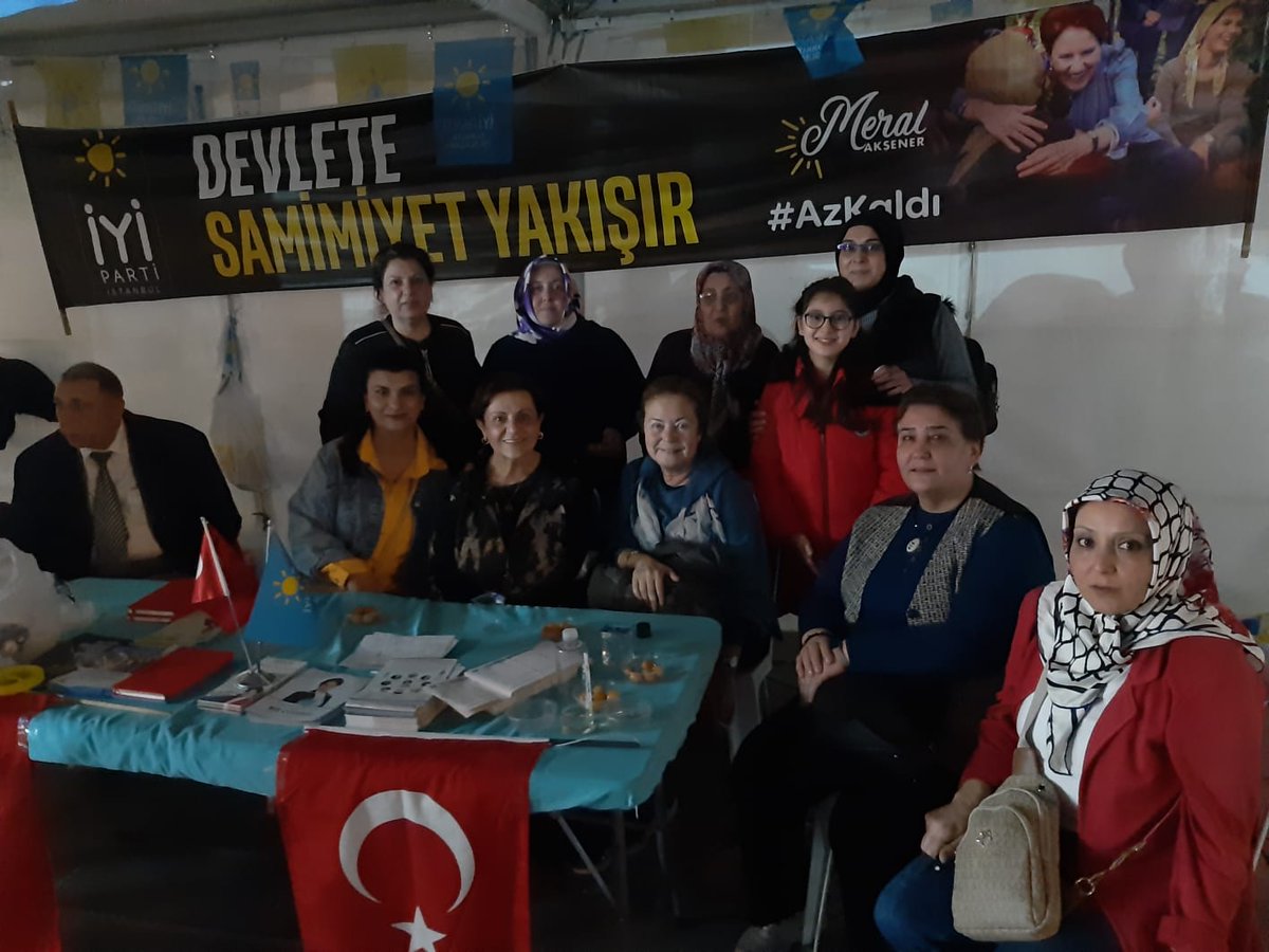 iyipartiesenler's tweet photo. Depremde hayatını kaybeden vatandaşlarımızın hayrına Esenler Meydan'da lokma ikram ettik.

Milletvekili adaylarımız Eriş CESUR ,Ali ÇELİK,Bilal UZUN ve Türkiye Gönüllüsü Esenler Sorumlusu Zeynep GORBON, Gelecek Partisi ilçe başkanı Mustafa KAPLAN katılım sağladı. https://t.co/V6xNKta1ly