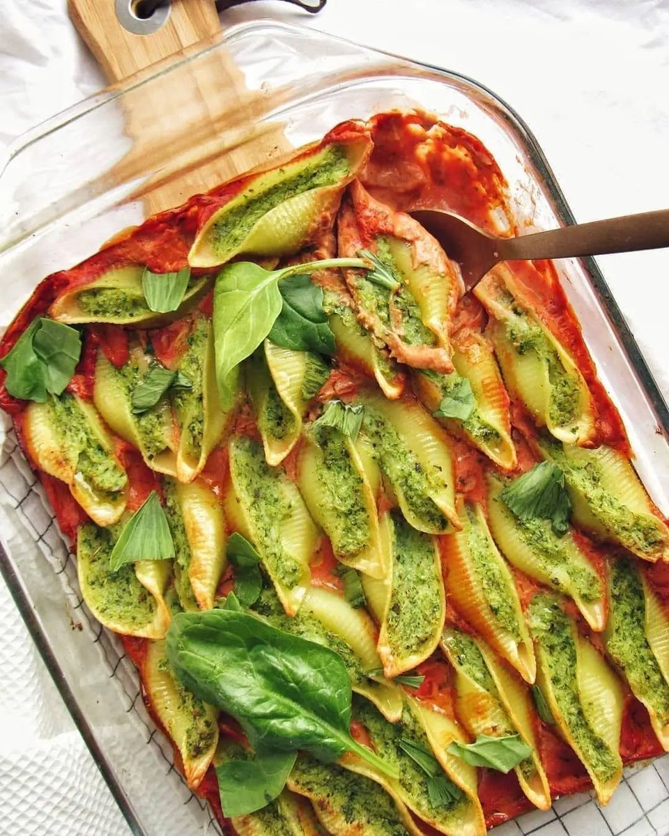 LetsEatRich1's tweet photo. Stuffed Shells with Spinach-Cauliflower Cream (nut free) made without cashews but are still super creamy 😊🍃 https://t.co/UkGemJrXDg