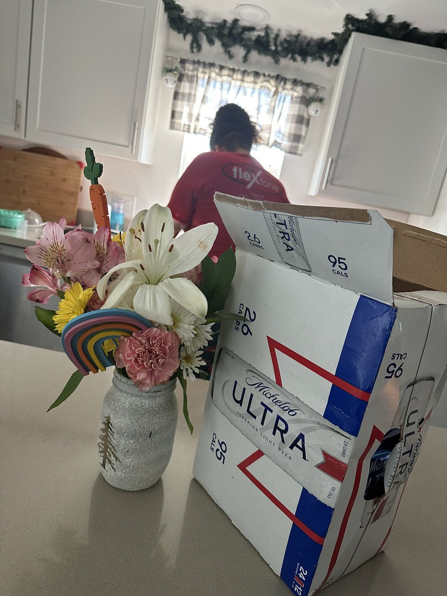 That_Heda_Life's tweet photo. How to make your girl happy??? Fresh flowers and beer. 

#SaveWarriorNun #WarriorNun https://t.co/k8qKJ1XJKI