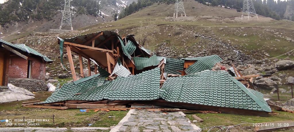 RisingKashmir's tweet photo. #SonamargDevelopmentAuthority #neglects #cafeteria upkeep after #heavy #snowfall this #winter
Reports @UmarRaina9
@JandKTourism
@dcganderbal
@CentreGanderbal
https://t.co/l6Ivclq5ju https://t.co/85tiJmgM2b