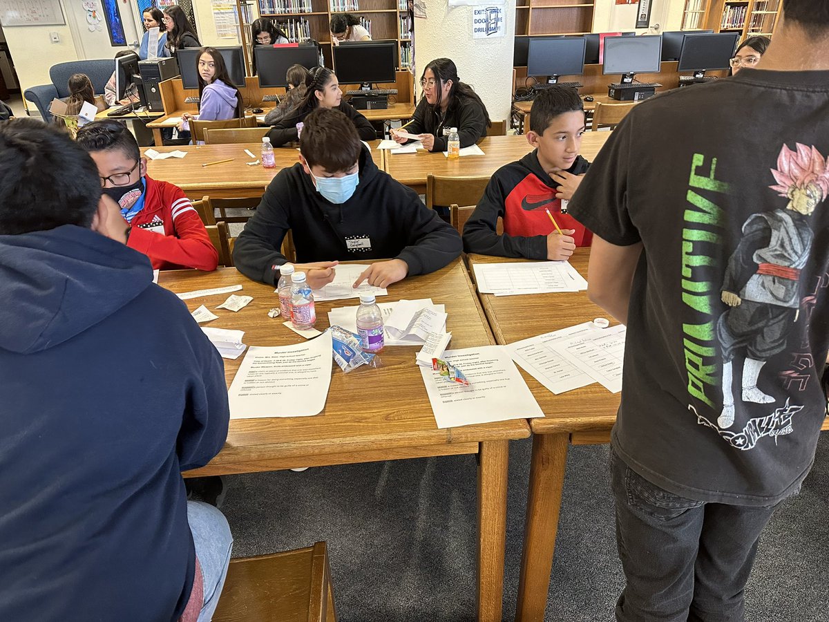 FMS 6th, 7th and 8th grade students solving a murder mystery by inferencing 💪🏽 they were detectives today! ELA dpt came through with this activity 💙💛 #FMS #SmallTownTough <a href="/Monlyons21/">Monica Lyons</a> <a href="/JKleistFISD/">Justin Kleist</a> <a href="/RonnieF17171355/">Ronnie Flores</a> <a href="/FabensISD/">Fabens Independent School District</a>