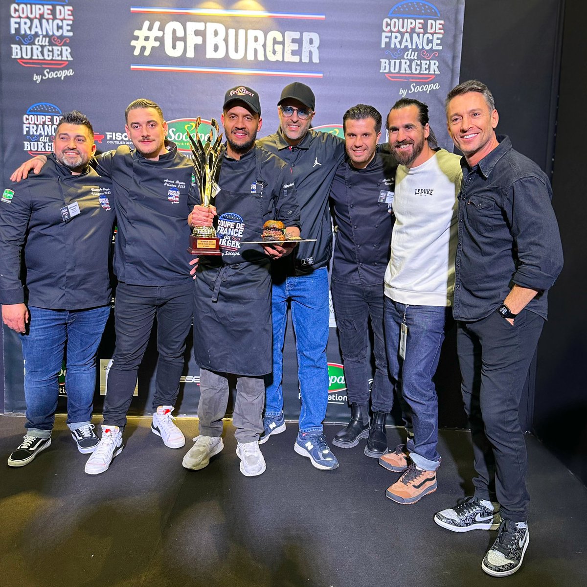 stephanejobert's tweet image. Bravo Matthias qui devient le
Nouveau champion de France du burger ! 🏆🍔 #CFBurger