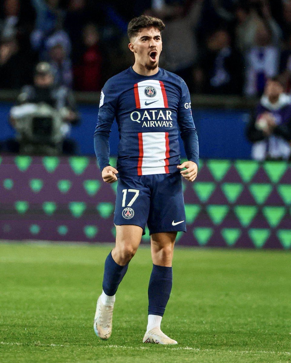 vitinha's tweet photo. O primeiro nunca se esquece 🤩❤️💙 https://t.co/ls7BNbHg7f
