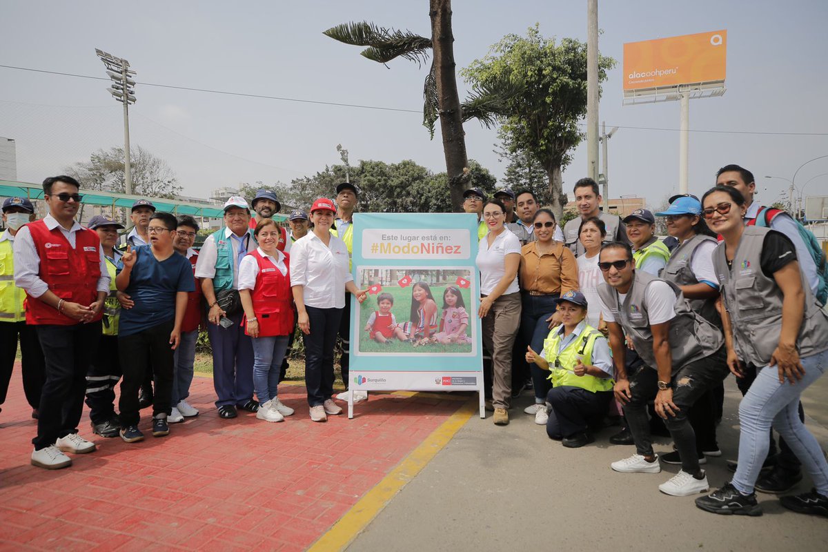 MimpPeru's tweet photo. ✅ ¡Surquillo se pone en #ModoNiñez! La ministra Nancy Tolentino participó en “Encuentro de niñas, niños y adolescentes” y suscribió convenio con la alcaldesa Cinthia Loayza para garantizar espacios públicos seguros para las niñas y niños del distrito. https://t.co/zTUjOgBJy2