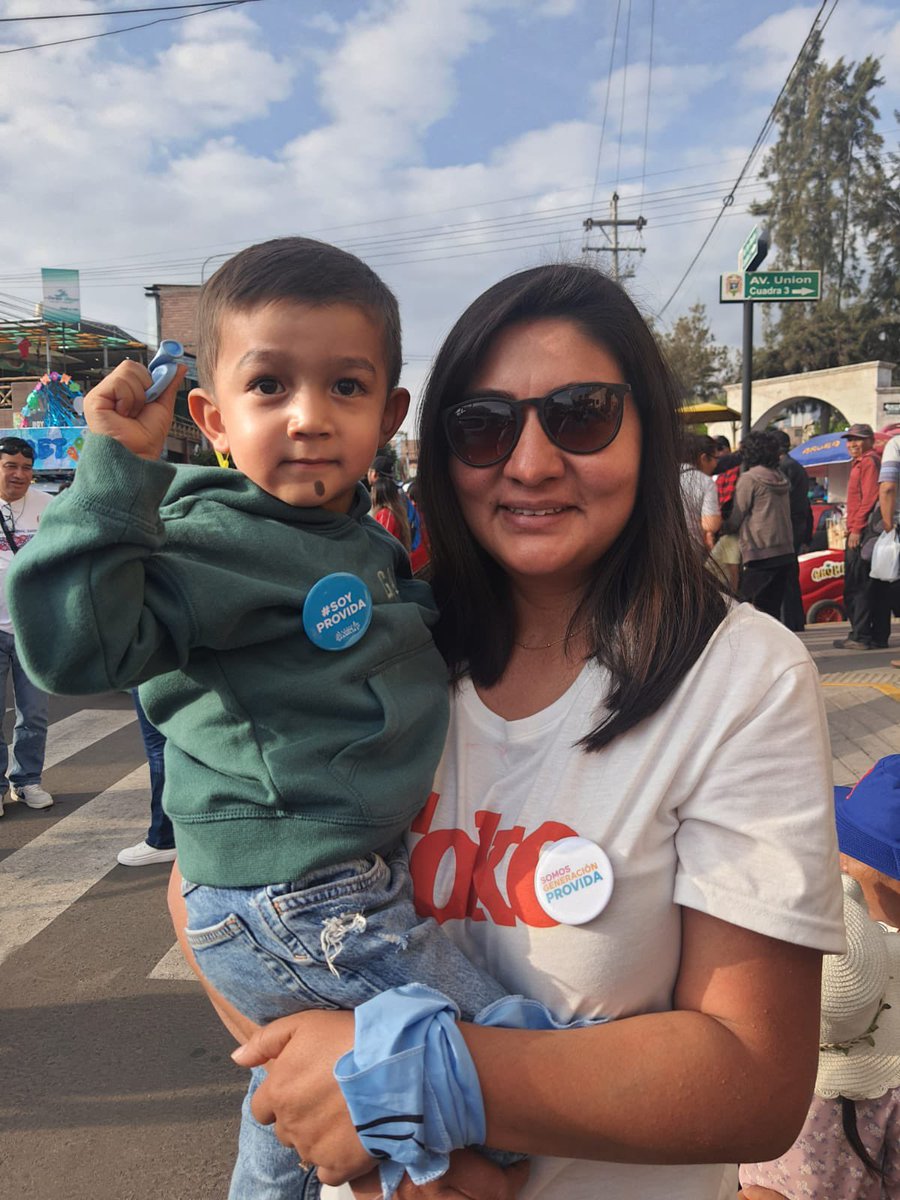 Yanira y José Felipe, felices celebrando lo importante que es la vida y la familia en la sociedad!!! 🥳💙🌸

Seguimos con esta gran fiesta!!! Más de 180mil personas bailando, celebrando y cantando por ti 🥹❤️🙌🏽

#ArequipaEsProvida
#SomosCorso2023 
#PeruEsProvida
#LaMayoríaCeleste
