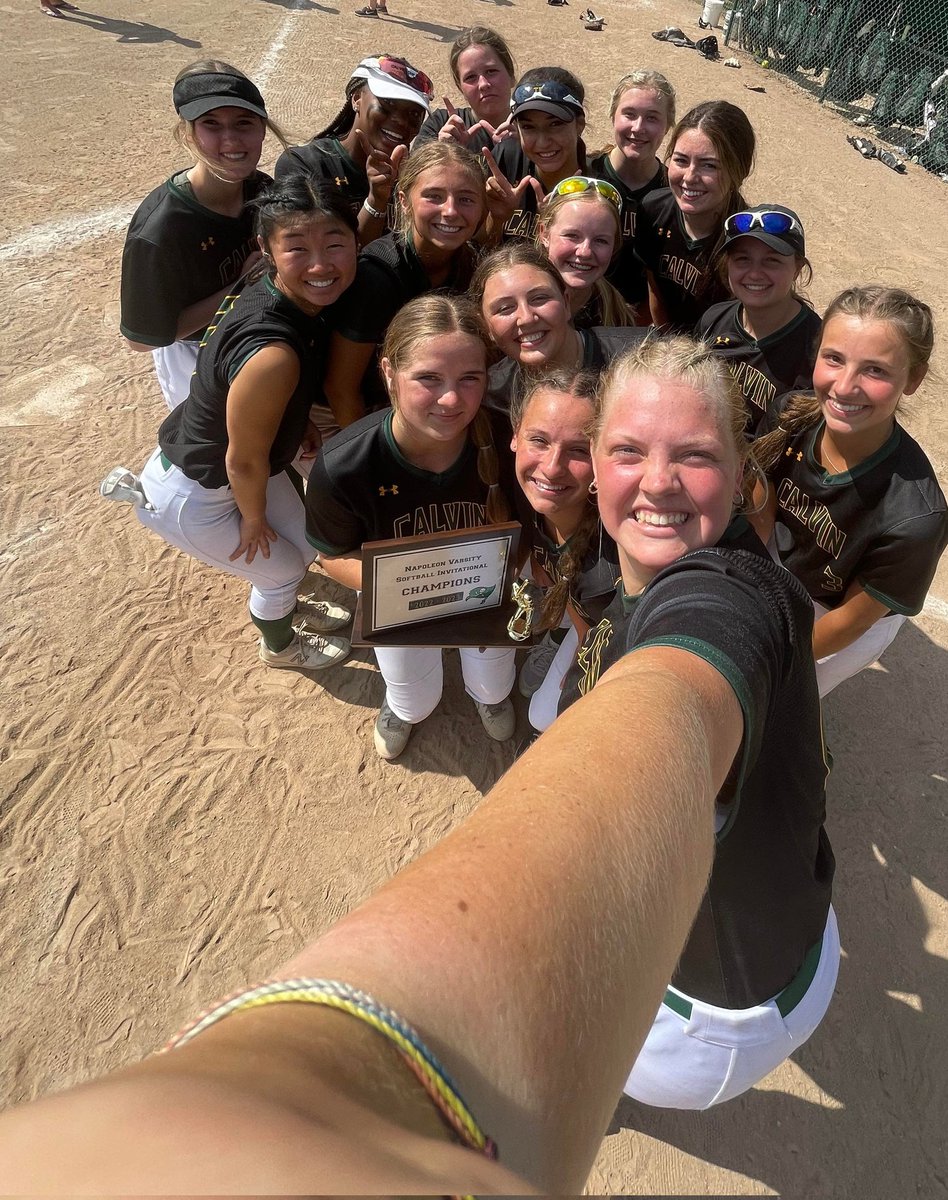 softball_cchs's tweet photo. Squires win Napoleon Softball Invitational with a 3-1 win over Napoleon and a 16-2 win over Springport! @calvinathletics https://t.co/HrU07lWOSv