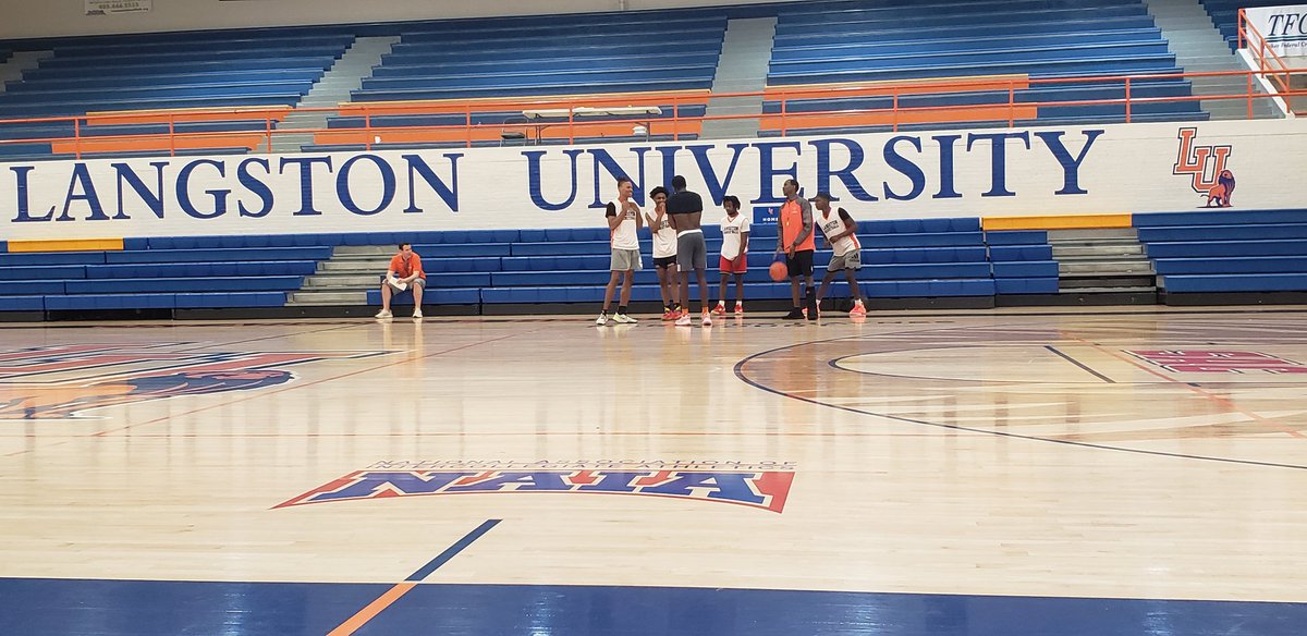 preachrperish's tweet photo. Great visit to @LangstonLionMBB @JonBatiste4 https://t.co/bX6ZYamm2C