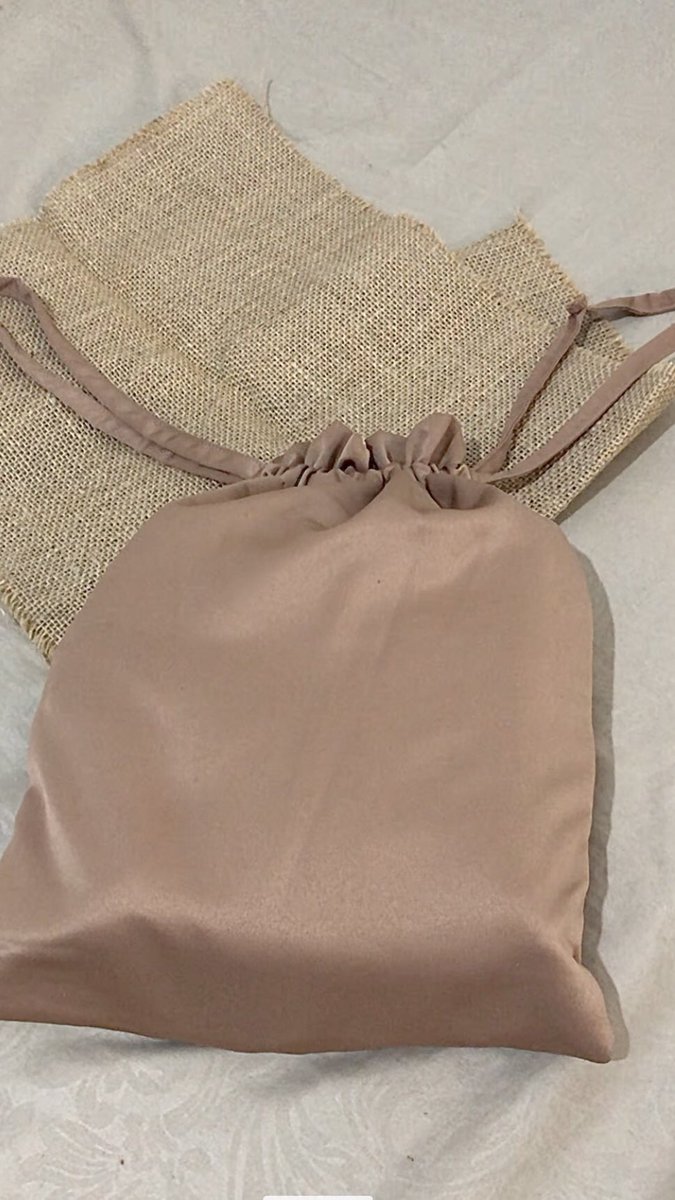 racunbilla's tweet photo. Mukena 100k yang bahannya premium banget, ngasih kesan mewah pas dipake ga nyesel beli ini 2 !! 

📎https://t.co/WYCwglHkKn 
#rekomendasioutfit #Ramdankareem https://t.co/fjKwU4EEO3