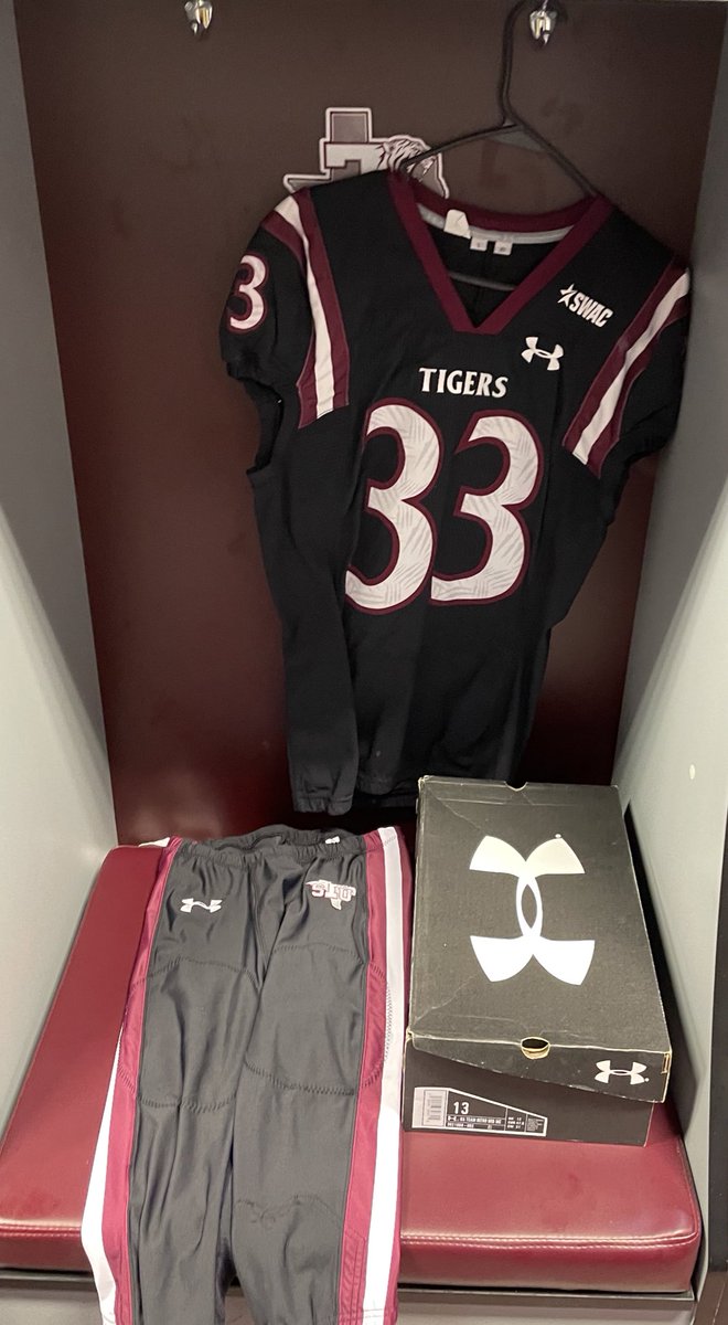 I had a great time on my unofficial visit at @TSUFootball. Got to watch the spring game and tour the campus. I can’t wait to come back!
@Coach_JW3 @saincilaire @JahmikalE @LC_PAT_NATION @TheCoachPitt 
#WeAreTexasSouthern #WeAreLc