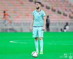 MshagbNet's tweet photo. #الاهلي_الفيصلي
هشام فايق انا مدري وش كان دوره في المباراة؟
اي واحد قومة من سفرة الافطار ومسكه مركز فايق راح يؤدي نفس ادواره في المباراة
وكنت أتمنى تصعيد اظهره من فئة الشباب بدل لا نخلي القلوب أظهره 
ع الاقل فاهمين ادوارهم بدل الضياع الي نشوفه https://t.co/XkPcL4YwOi