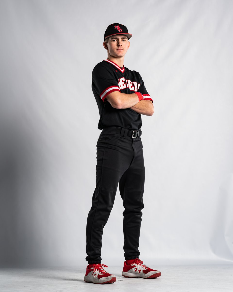 💣BOMB ALERT💣
LUDLOW couldn't hold back his power on that swing!

Beavers now lead 11-7

#BuildTheDam | #OnwardBeavers