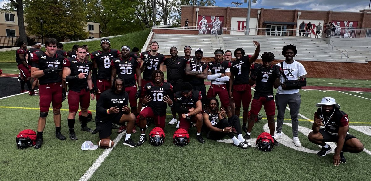 CoachLGibson's tweet photo. 🧱🐻🧱 WE BUILDING!! ☝🏿 Brick at a time! ☝🏿 Rep at a time! https://t.co/kdErA3ZI1i