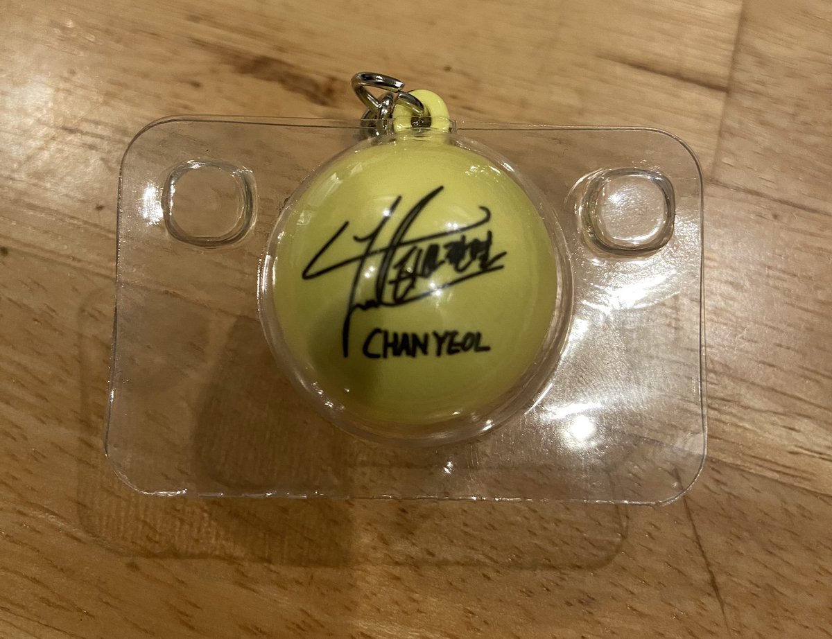 EXO ペンミ グッズ 交換
【トレカ】
譲：CHEN ジョンデ
求：D.O. ギョンス
【キーホルダー】
譲：チャニョル
求：D.O. ギョンス

ペンミ参戦するので本日会場交換希望です！
郵送も可能なのでお気軽にお声がけください🐧