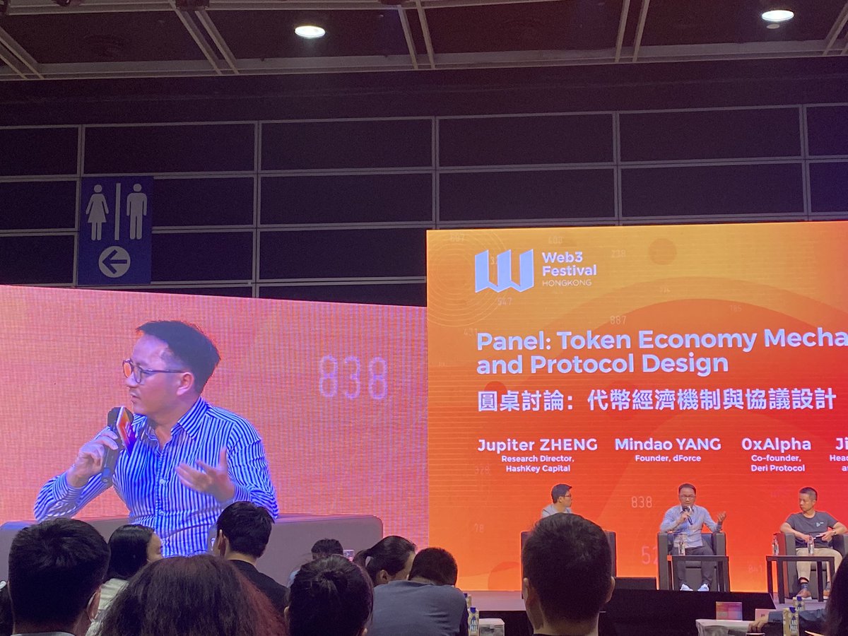 Literally listened to <a href="/mindaoyang/">Mindao</a> ‘s podcast wit <a href="/web3awaei/">阿伟 Awaei</a> and then met the legend in panel