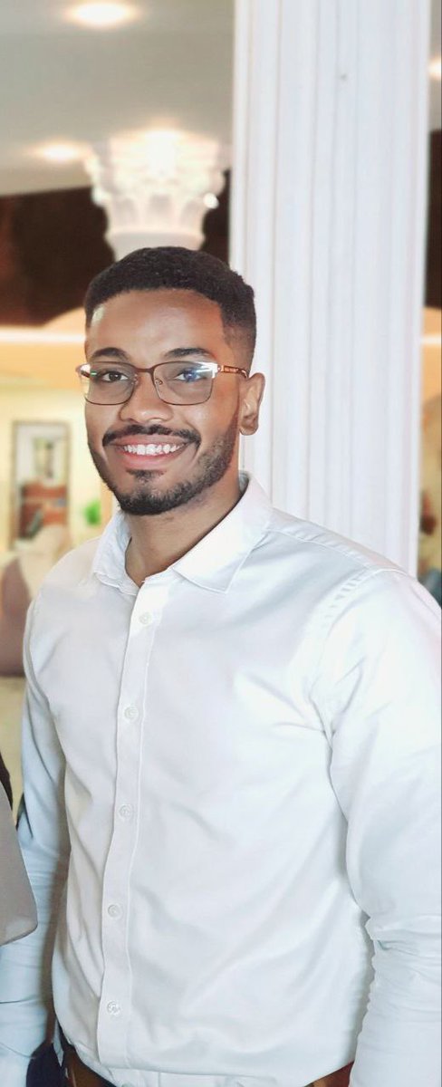 Zayynabb11's tweet photo. شباب صاحبنا مفقود من الساعة ٧ وم قدرنا نصل ليهو
محمد صلاح الدين محمد سايق سنتافي بنية فيها علامة باتمان حمراء طلع على جهة توتي او متجه على امدرمان 
لي اي زول شافو يتصل هنا
  +249 90 654 4155 https://t.co/UU5UFPL8pP