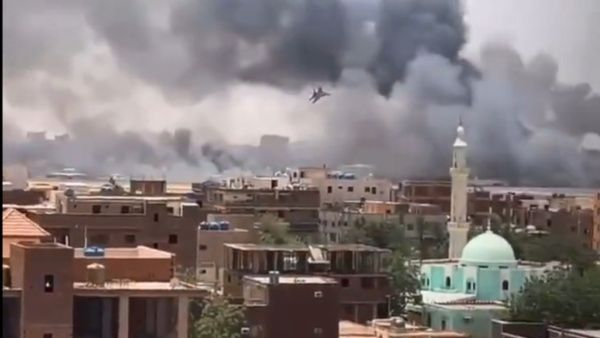 nachomdeo's tweet image. El intento de golpe de estado en Sudán se explica por un escenario africano inestable y plagado de tensiones conectadas con otros los conflictos en regiones lejanas. Hay riquezas en juego, mercenarios de Wagner y muchos estados metiendo la cuchara. Sale hilo urgente