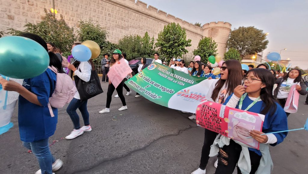 PromujerDDHH's tweet photo. La Universidad Católica de Santa María presente en esta gran fiesta por la vida y la familia 🥳💛💚💛💚💙

#ArequipaEsProvida
#SomosCorso2023 
#PeruEsProvida
#LaMayoríaCeleste https://t.co/Rn4UBn3DIH