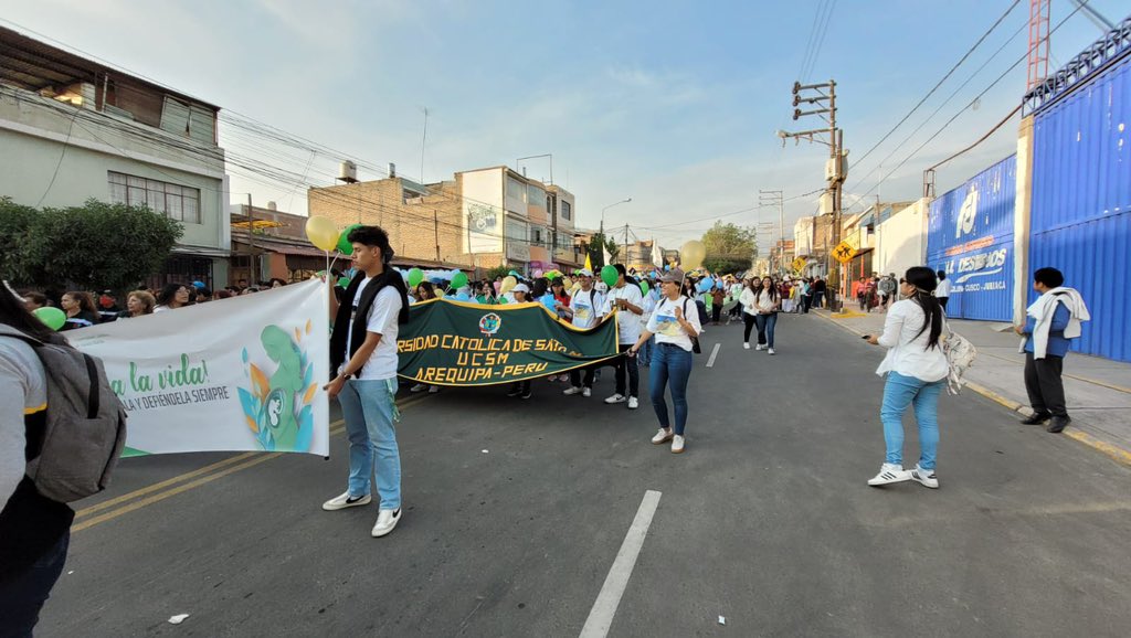 La Universidad Católica de Santa María presente en esta gran fiesta por la vida y la familia 🥳💛💚💛💚💙

#ArequipaEsProvida
#SomosCorso2023 
#PeruEsProvida
#LaMayoríaCeleste