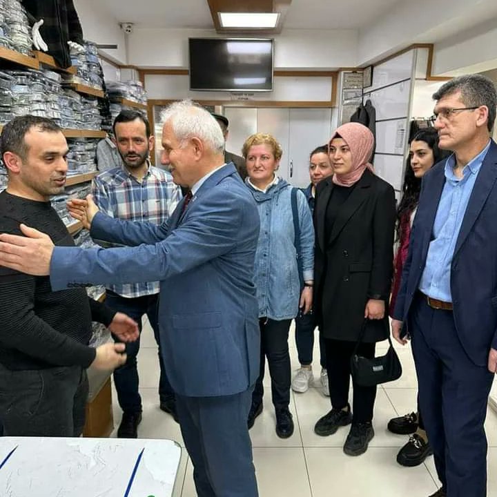 📍Cemal Gürsel Caddesi

AK Parti Giresun Milletvekili Adayı Prof. Dr. Nazım ELMAS'ın bugün esnaf ziyaretlerine İl Kadın Kolları Yönetim Kurulu Üyelerimizden Nilgün ŞENEL ve Necla BAYRAM katılım sağlamıştır. 

#DoğrusuAkParti diyerek Doğru adımlarla yola devam..