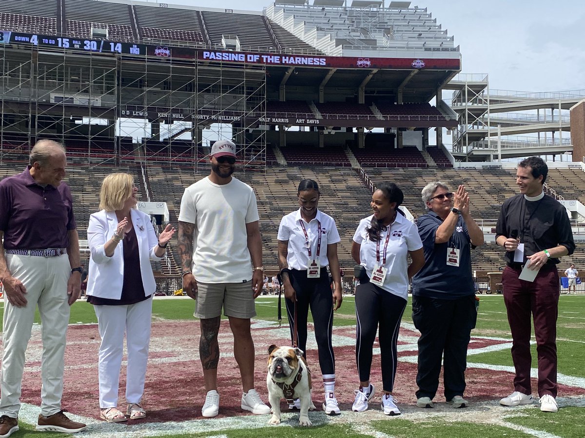 Dak meet human Dak🤝🏻 #mississippistate #dakprescott #superbulldogweekend