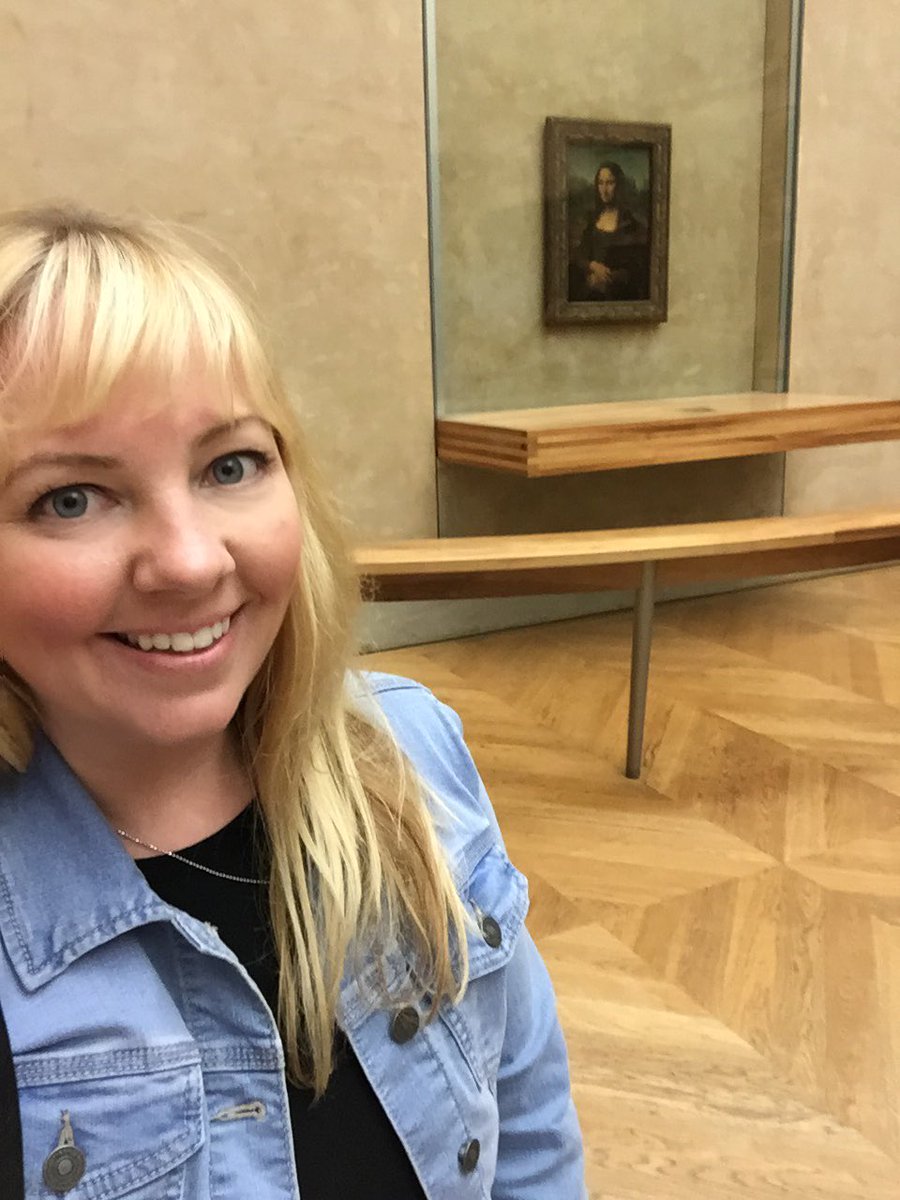 Happy #WorldArtDay ❤️🎨
This last week I’ve been teaching my art students about the Mona Lisa & telling them the story of how my husband @lancevaughn & I were alone with the most famous painting in the world. ❤️