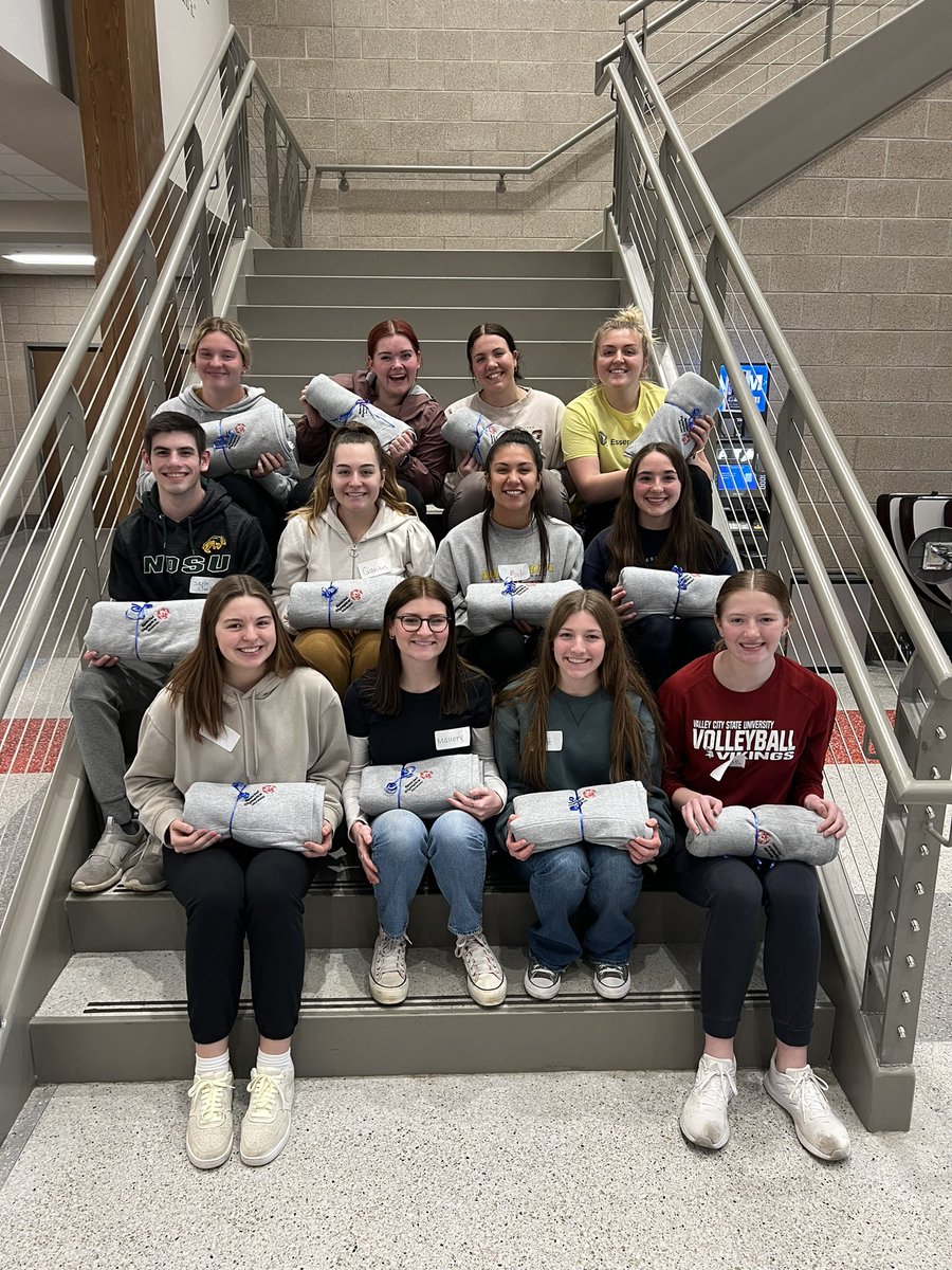 DlhsUnified's tweet photo. Fun Saturday afternoon playing Bingo &amp; celebrating our seniors!! Thanks to all our volunteers &amp; donors!! @SOMinnesota #leadership #inclusion #advocacy #friendship @DetLakesHigh @dllakernation https://t.co/CGEOrYQDSh