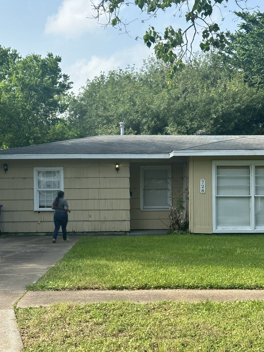 MobilyGR_ATT's tweet photo. Out and about with my team on this nice sunny ☀️ day. Texas City spreading the word on Fiber. #winlocal #communityoutreach #attfiber #mobilyllc #wintheneighborhood @CanasofSTX @DorcasTylerTX @BRamos_STX https://t.co/Nur24pKmhM