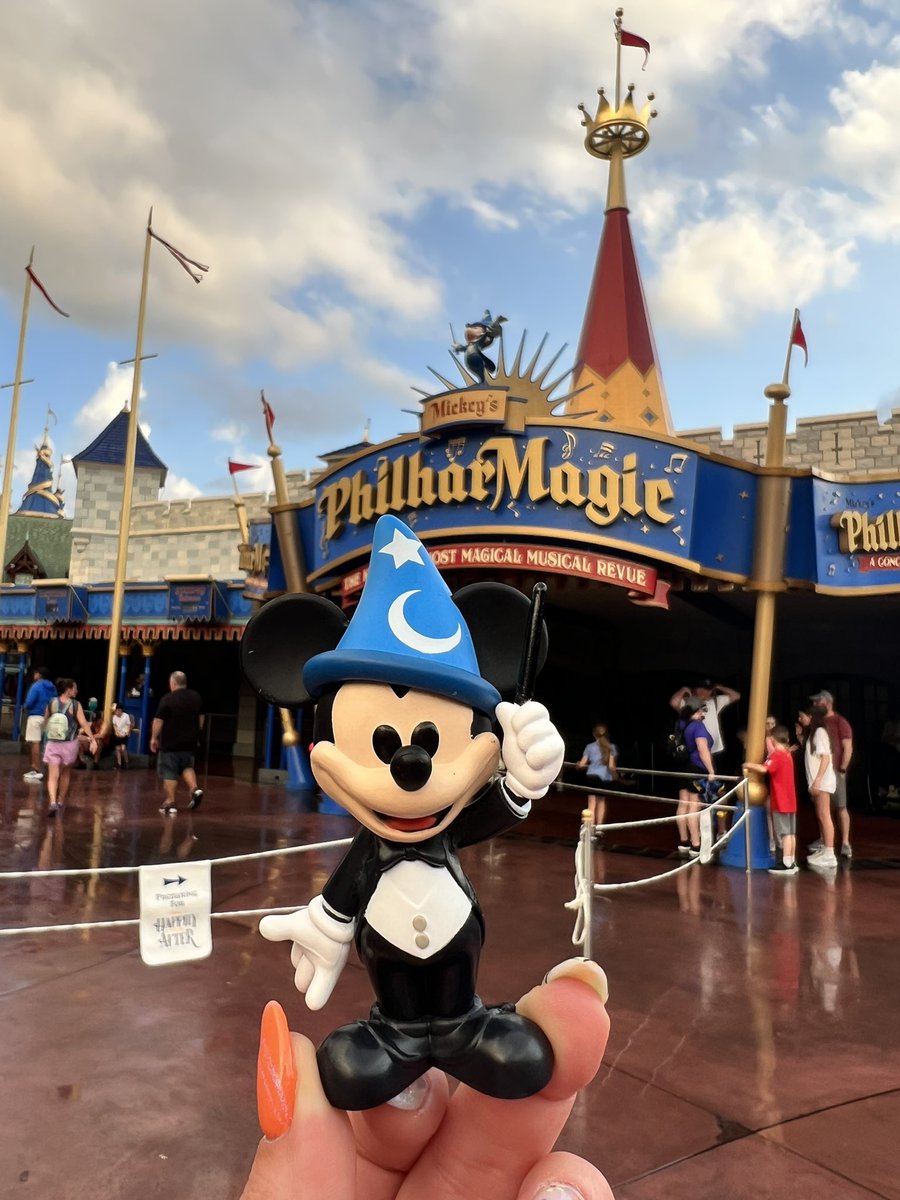 Brought one of my favorite Funko Sodas to the parks with me last week!

Had to get a photo of him in front of his home! 

#funkoSODA #funkosodasaturday #funkosodafigures #funkosodas #funkocollectors #funkohq #funkohollywood #funkophotoaday #funkofanatics <a href="/brianmariotti/">Brian Mariotti</a>