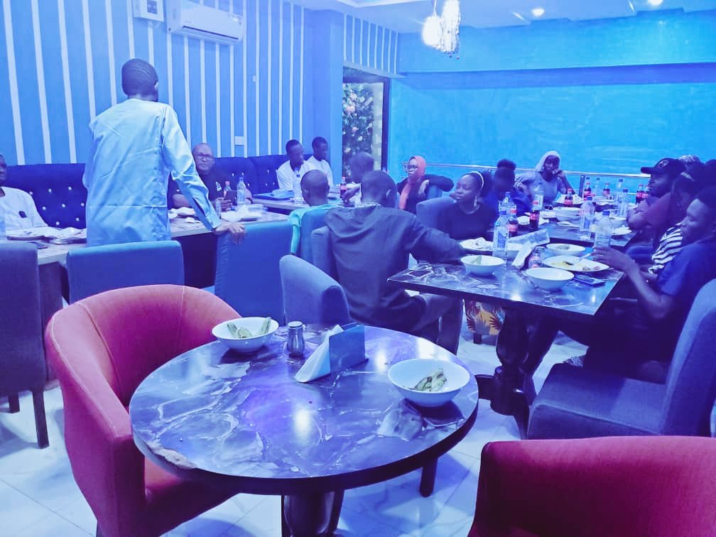 real_emmysax's tweet photo. An opportunity to have important conversations is one which I never decline from. Thanks to USG Alumni and KL- YAAN for organising this Iftar project.
#usgalumni
#iftarproject
#usinnigeria
#USG https://t.co/gYsHnJXXbw