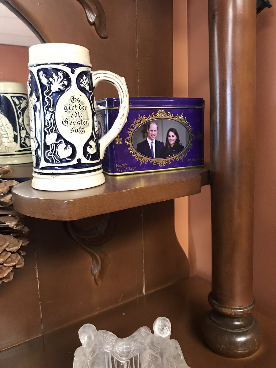 ES_McComb's tweet photo. Unreal burger and fries and decor that makes you feel like your at Grandma’s house. https://t.co/PzbCRlUpGf