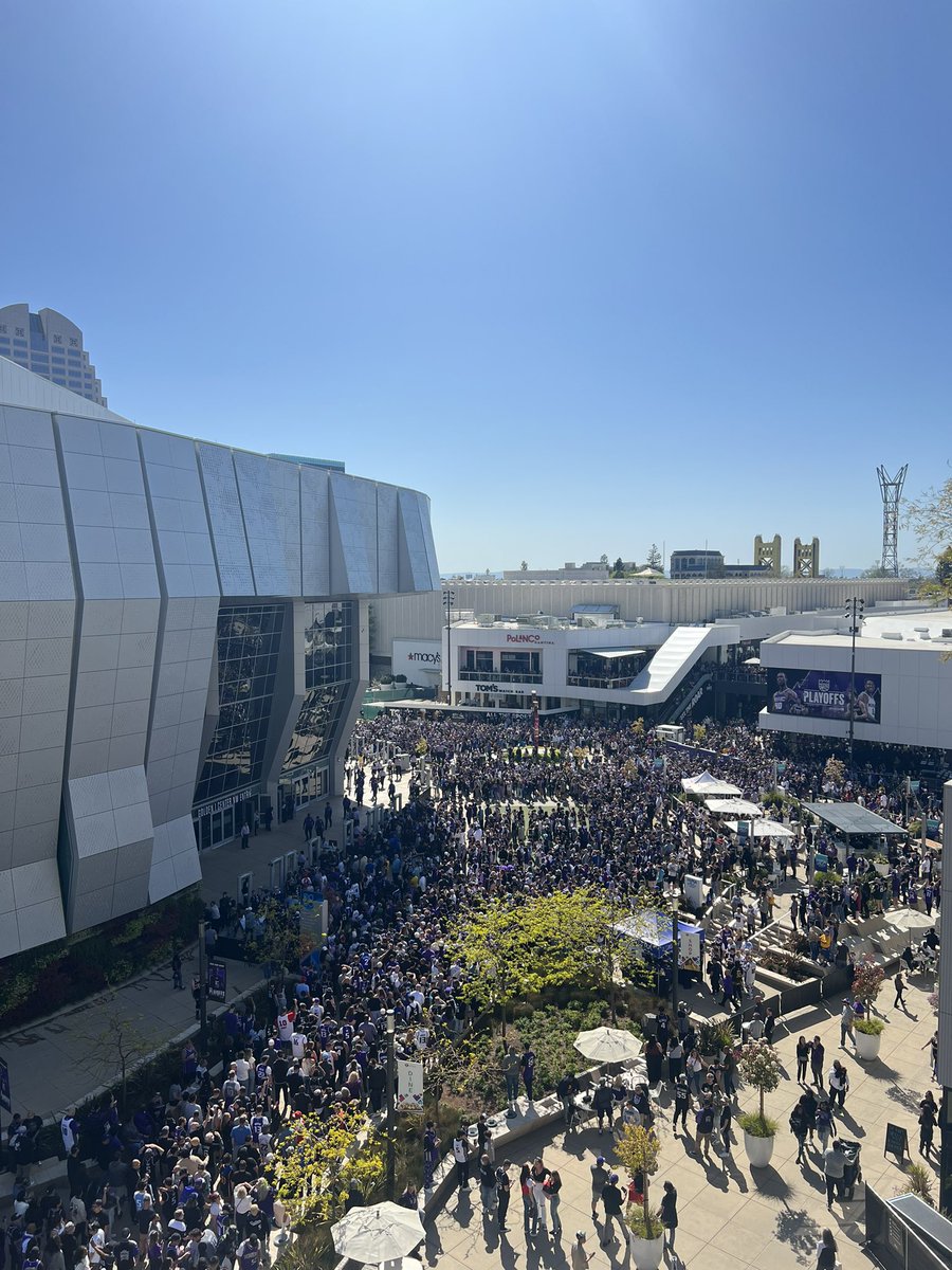 Jmeyer_8's tweet photo. Doors are open 💜 @SacramentoKings https://t.co/SFbkfTDxT6
