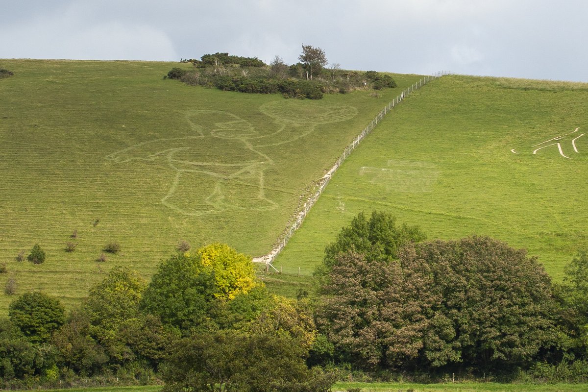 The Cerne Abbas Giant and his buddy Homer Simpson, Dorset, England.
Taken in 2007
#loveart #thattick #landscapephotography #homersimpson #cerneabbas