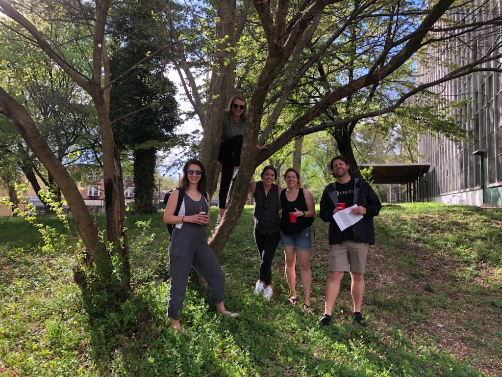 zoelinder's tweet photo. @TheGregEsser tree climbed ! #newjorts https://t.co/95SeJ2DSoC